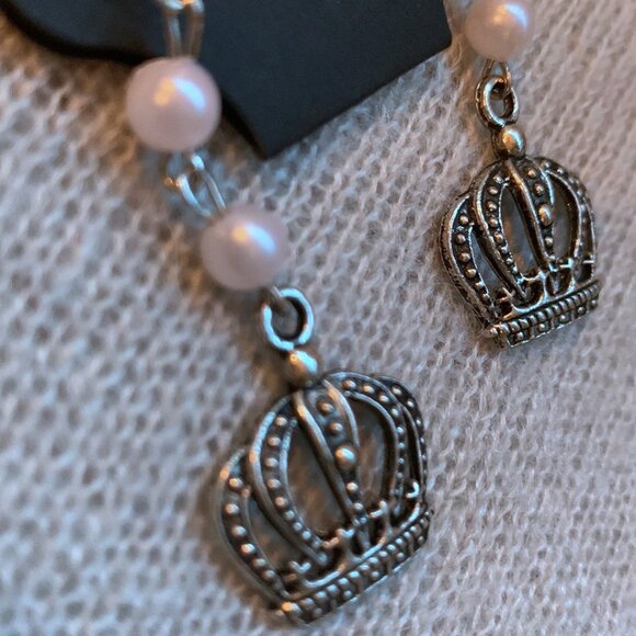 Creation Earrings - Crown antique Silver tone / peal beads Earrings - Picture 4 of 7